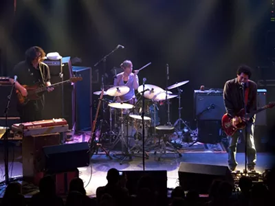 "Yo La Tengo - Sala Apolo 2010" by https://secure.flickr.com/photos/alterna2/ - https://secure.flickr.com/photos/alterna2/4448772089/in/photostream/. Licensed under CC BY 2.0 via Commons.