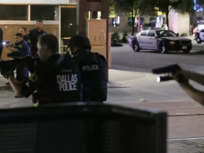 Image: Flint’s mayor, Gov. Rick Snyder, and other politicians address Dallas shooting