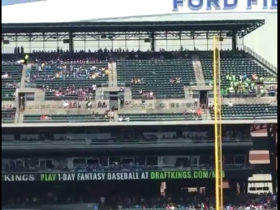 Image: Video: streaker jukes out security during Tigers game