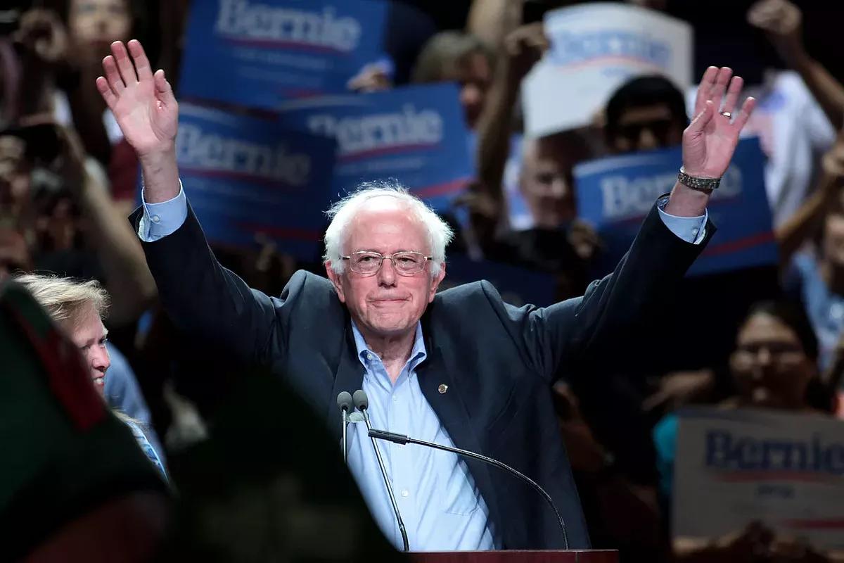 Image: Sanders at a town meeting in Phoenix, Arizona, July 2015