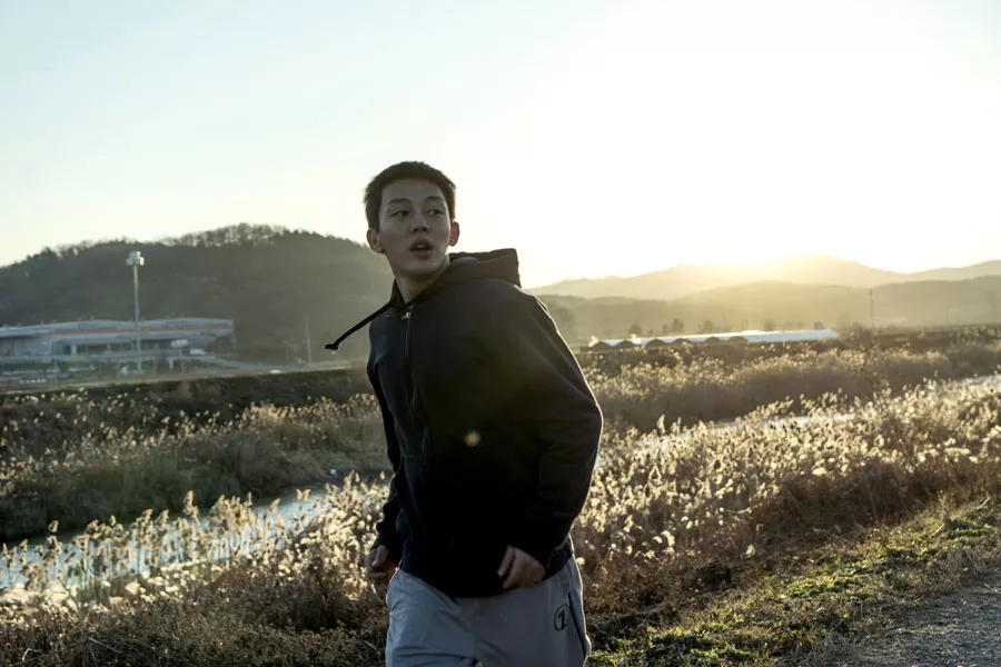 Ah-in Yoo in Burning.
