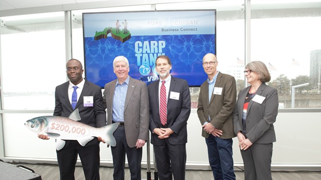 Edem Tsikata of Boston, Mass. accepts the grand prize at the Carp Tank from Gov. Rick Snyder, David Lodge, Jeff DeBoer and Dr. Denice Shaw.