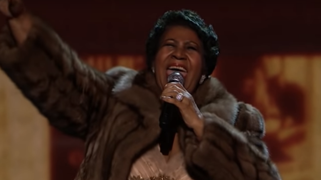 Franklin performing at the Kennedy Center Honors Ceremony in 2015, moments before the "fur coat drop"
