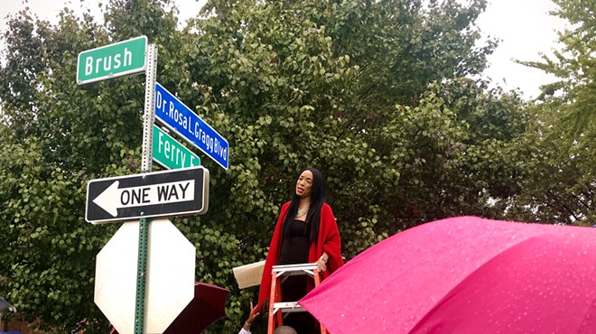 The new sign was unveiled by the granddaughter of Gragg, Lauren A. Gragg, who traveled from Palm Beach, Florida, to present this special commemoration of her grandmother.