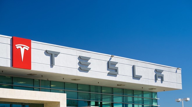 Michigan opens door for Tesla service centers/showrooms in state; still prohibits dealerships