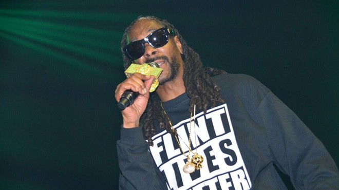 Snoop Dogg meets with Flint's mayor