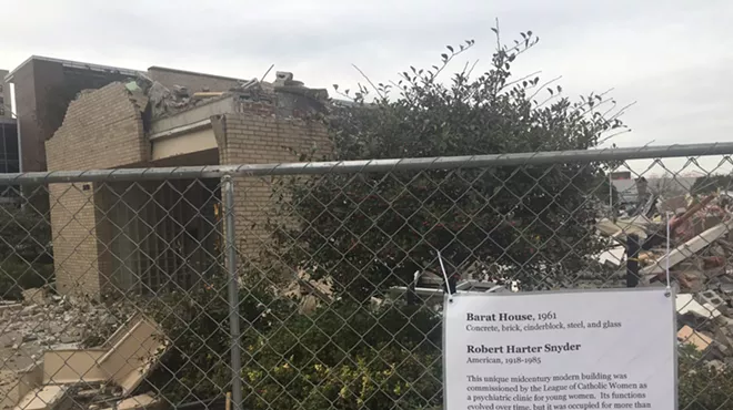 Image: Scathing sign lampoons DIA's Barat House demolition