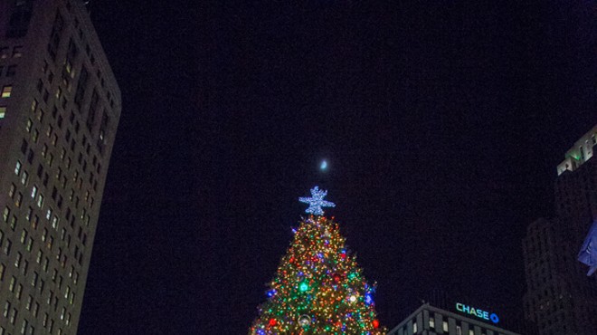 Here comes Detroit's Christmas tree