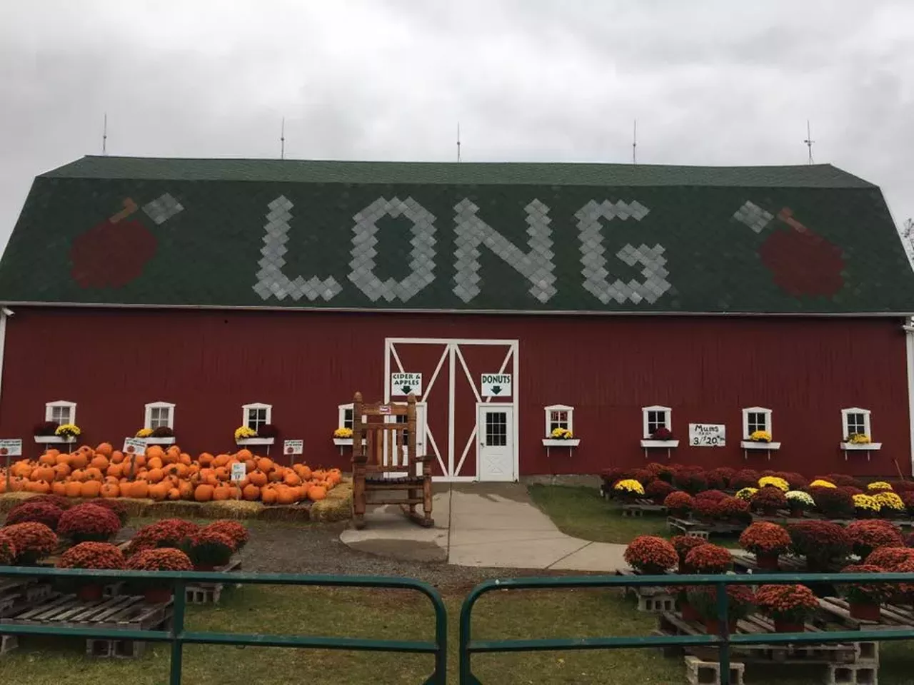 Long&#146;s Family Cider Mill 1540 E. Commerce Rd., Commerce Charter Twp.; 248-360-3774; longsorchard.com While Long&#146;s Family Cider Mill has plentiful apple crops, this farm is also a popular spot for fresh asparagus, peas, and sweet corn. Long&#146;s also has a corn maze, a petting zoo, bounce houses, hayrides, pedal karts, and a giant slide. For those looking to relax, there&#146;s a designated picnic area as well as fresh fruit that can be purchased or hand-picked. Photo via Long Family Farm / Facebook