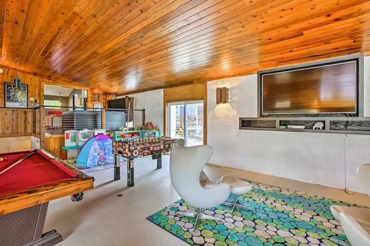 &#146;70s-themed Traverse City shag pad 16 guests, 8 bedrooms, 18 beds, 4 baths $766 per night The &#146;70s Lodge sits on 10 acres and occupies 4,000 sq. ft. of living space, which is decked out in retro furnishings and kitschy touches. The heart of the home is a 1,500-sq. ft. rec room which has two 75-inch flat screens, a hot tub, a sauna, a pool, air hockey, foosball, and ping pong tables. There&#146;s a fire-warmed whiskey bar, too. Each of the home&#146;s bedrooms is themed and transportive. For bad bitches, there&#146;s the Charlie&#146;s Angels room, a 007-themed room, and trekkies can beam themselves to the Star Trek room. Fans of The Partridge Family will feel at home, too, as will anyone who wishes to live out their I Dream of Jeannie fantasy because there&#146;s an incredible room made to feel like Jeannie&#146;s bottle. Oh, and yes there are lava lamps, in case you were worried. Photos via Airbnb.com