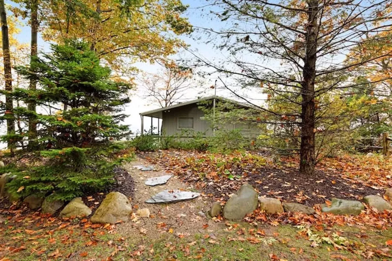 Quaint lakefront cottage in Fennville 6 guests, 2 bedrooms, 6 beds, 1 bath $469 per night If Lake Michigan is among your top three Great Lakes, look no further than this quaint lakefront cottage in Fennville which offers stunning lake views. This home has everything you need for a perfect getaway. Outside there is a private hot tub, and lakefront firepit. The cabin is a short drive from Saugatuck and South Haven. Photos via Airbnb.com