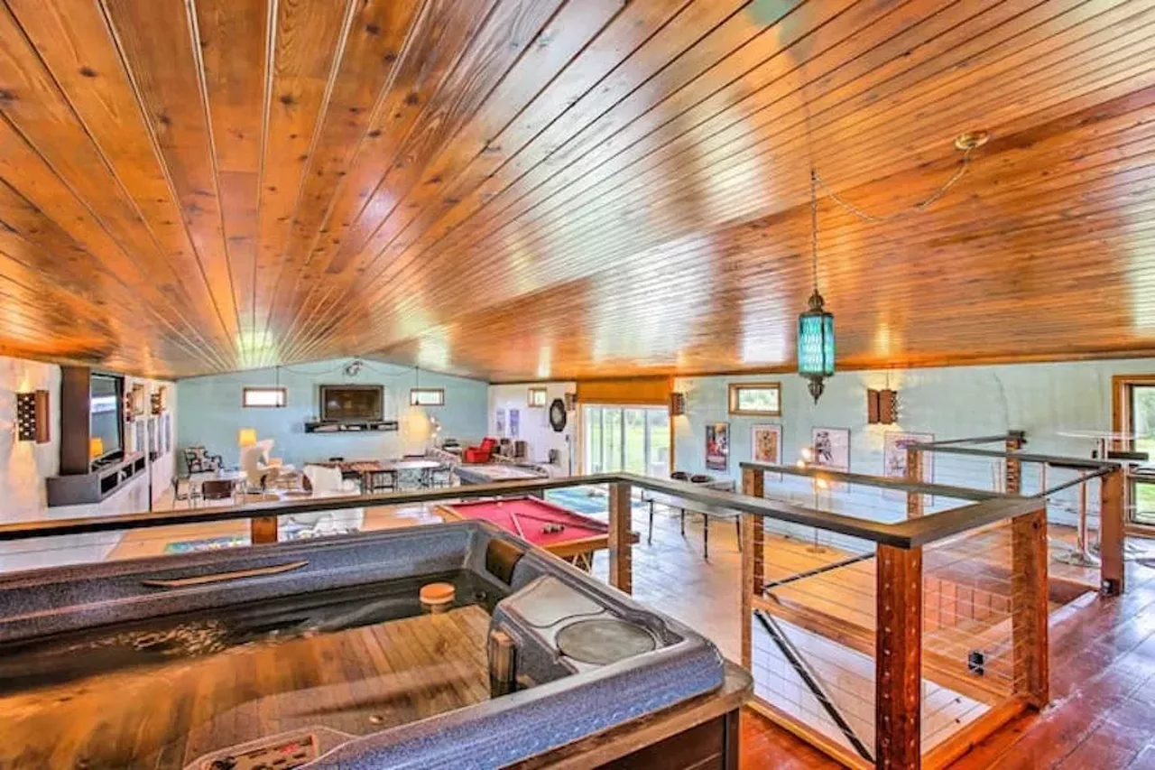 &#146;70s-themed Traverse City shag pad 16 guests, 8 bedrooms, 18 beds, 4 baths $766 per night The &#146;70s Lodge sits on 10 acres and occupies 4,000 sq. ft. of living space, which is decked out in retro furnishings and kitschy touches. The heart of the home is a 1,500-sq. ft. rec room which has two 75-inch flat screens, a hot tub, a sauna, a pool, air hockey, foosball, and ping pong tables. There&#146;s a fire-warmed whiskey bar, too. Each of the home&#146;s bedrooms is themed and transportive. For bad bitches, there&#146;s the Charlie&#146;s Angels room, a 007-themed room, and trekkies can beam themselves to the Star Trek room. Fans of The Partridge Family will feel at home, too, as will anyone who wishes to live out their I Dream of Jeannie fantasy because there&#146;s an incredible room made to feel like Jeannie&#146;s bottle. Oh, and yes there are lava lamps, in case you were worried. Photos via Airbnb.com