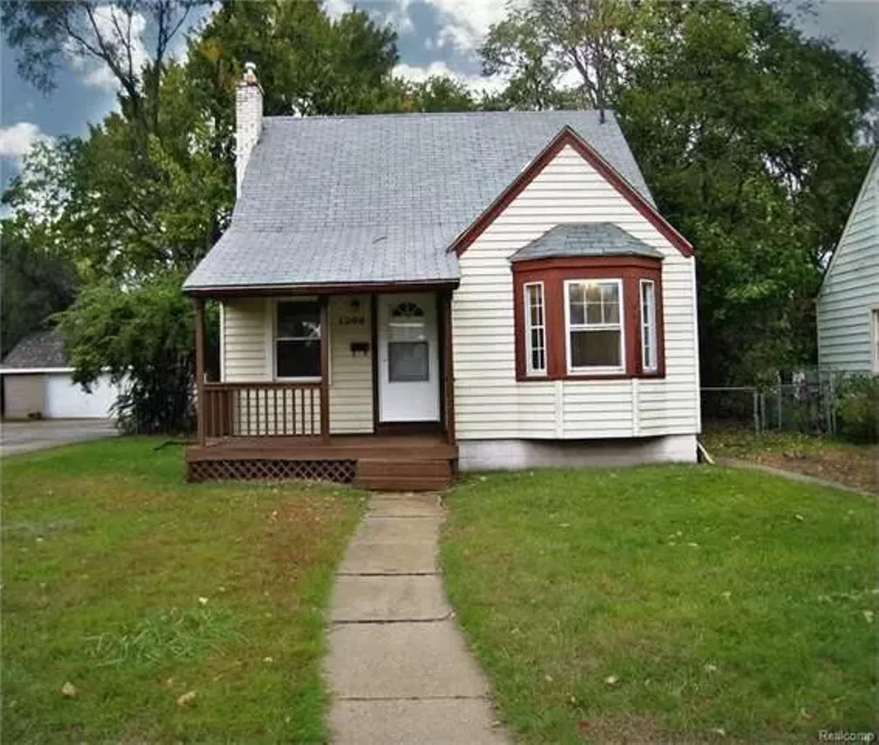 1366 Leroy St, Ferndale $122,000 3 beds, 1 bath, 918 sq ft, 6,098 sq ft lot