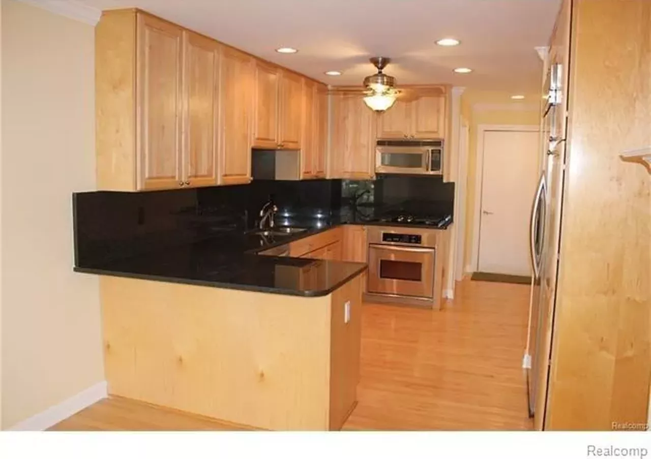 $2,599/mo. | 3 beds | 2.5 baths | 1,615 sqft 617 James Cir. This gorgeous 3 bedroom and 2.5 bath townhouse includes hardwood floors throughout foyer and kitchen, a living room with a 2-way fireplace and a kitchen with granite countertops. To top it off, the home has a master bedroom with vaulted ceilings, a master bathroom and kitchen with a 2-car attached garage.