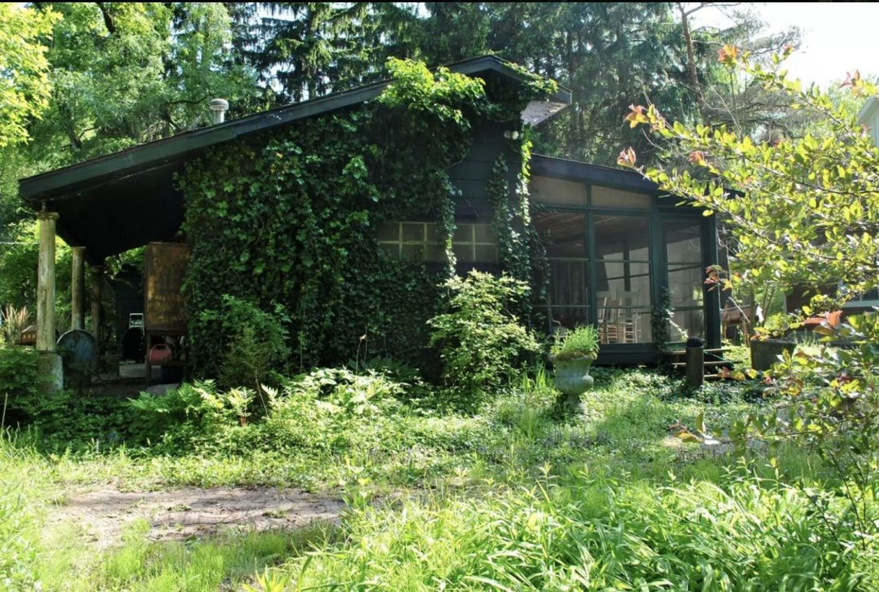  Where&#146;s Walden: Lakeside cottage 
4 guests, 2 bedrooms, 3 beds, 1 bath
$135 per night
If Henry David Thoreau had an Instagram you might find this Lakeside cottage on his feed. Engulfed in lush greenery, this retreat is furnished and designed by artist Floyd Gommpf. A short walk from Lake Michigan Pier, the home comes equipped with 2 bedrooms, a jacuzzi bathtub, and enough natural sunlight to get your daily dose of Vitamin D. Whether you&#146;re settling in to write the great American novel or a trending Tweet (yes, there is wifi) Floyd&#146;s cottage is the perfect backdrop for all your quaint living needs.