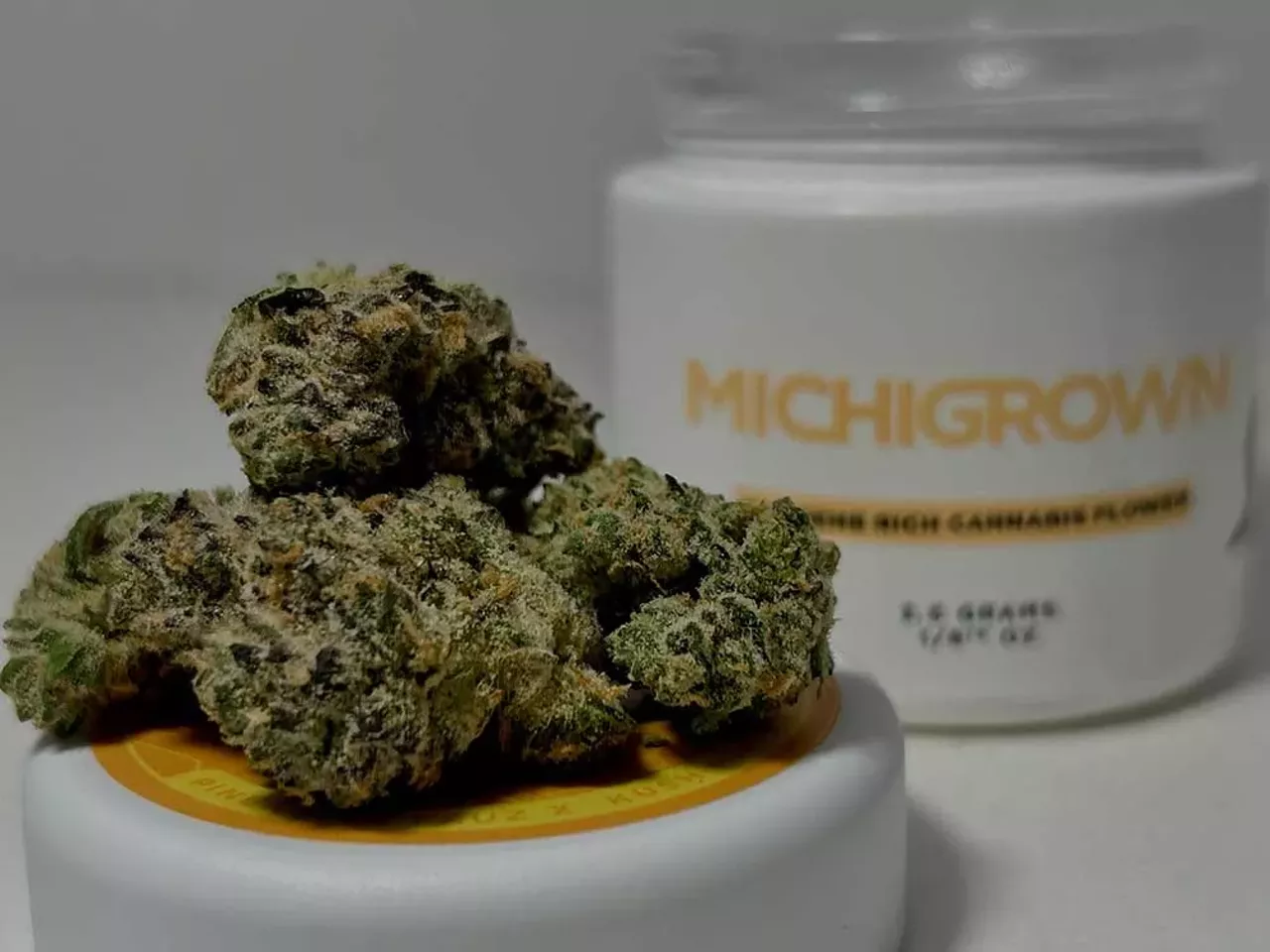 Pineapple Burst by Michigrown A cross of Pineapple Fruz and Kush Mints, Pineapple Burst is one of the best-tasting strains on this list, and it delivers an energizing high that is still mentally smooth. The pineapple flavor alone is enough to snap you out of a funk.