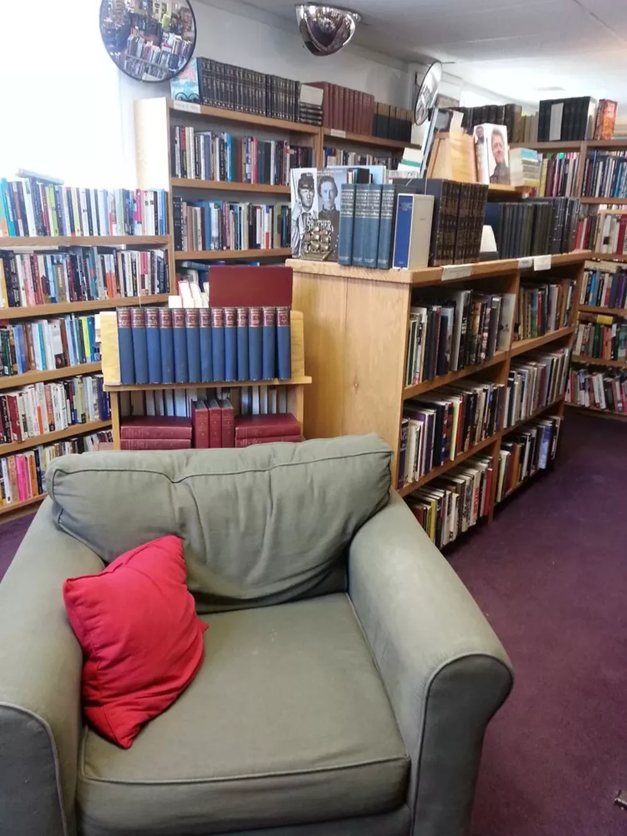 Downtown Booksellers If the phrase &#147;used bookstore&#148; brings to mind mismatched bookshelves, cozy armchairs, and creative knick-knacks, all surrounded by stacks of books that seem to have overflowed the shelves, this is the place for you. With a diverse selection of used books, both fiction and non-fiction, and a comfortable, welcoming atmosphere the Downtown Booksellers is an inviting place to browse for your next good read. 116 E. University, Rochester. (Photo credit: Jeremy R. on Yelp)