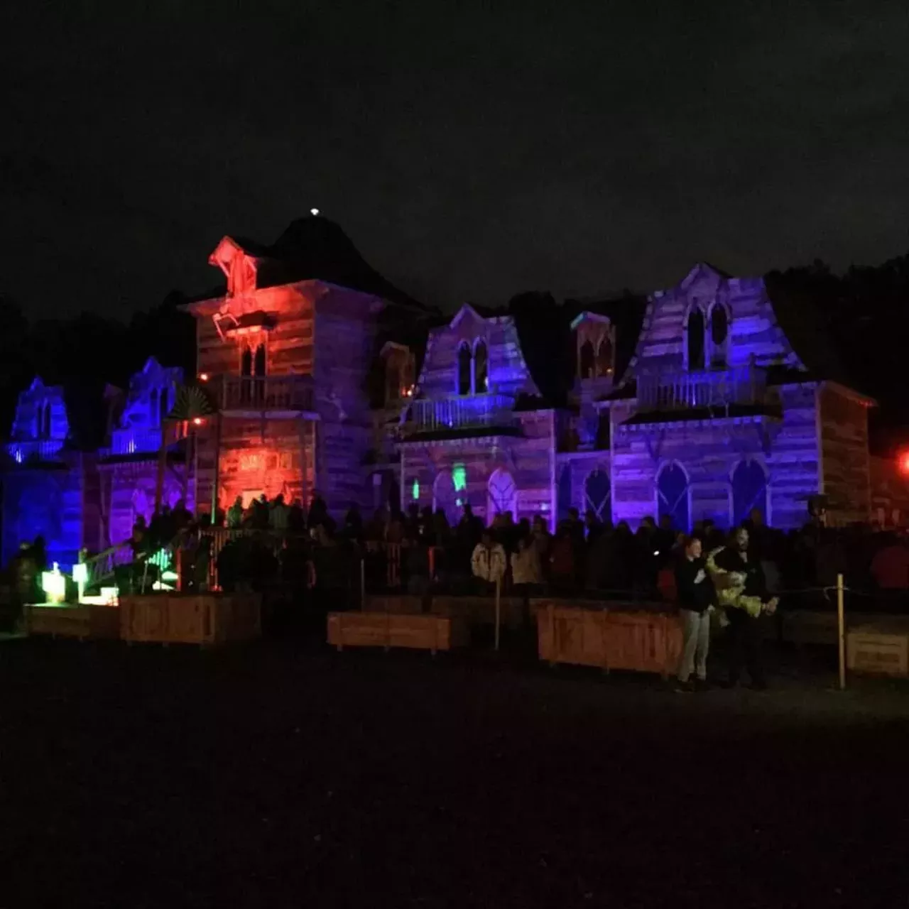 Rotten Manor – Haunted Attraction in Holly Michigan