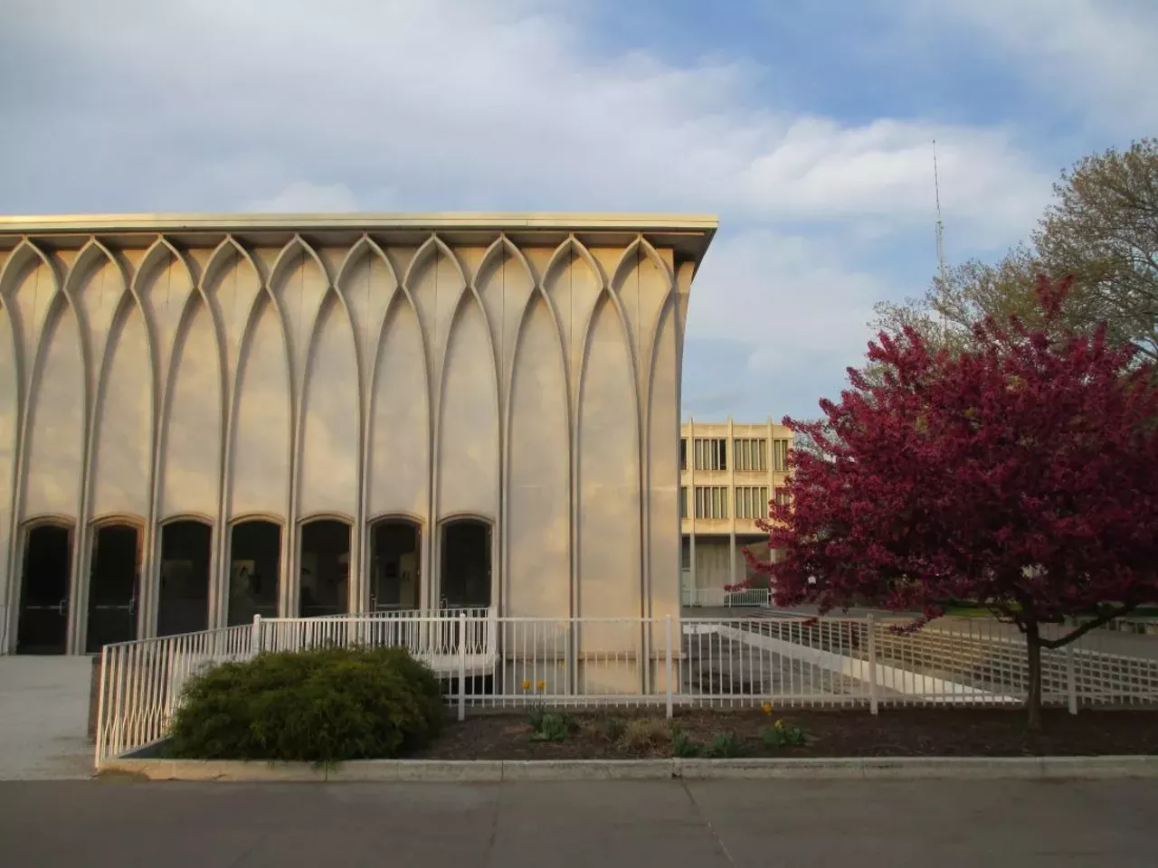 Helen L. DeRoy Auditorium Just one of Wayne State's many beautiful buildings, this auditorium was designed by Minoru Yamasaki. The structure is a sister to the Prentis Building, which Yamasaki also designed. They're meant to interrelate functionally, spatially, and architecturally. And to be visually stunning, of course. 5203 Cass, Detroit Photo via Flickr, Sharon Irish