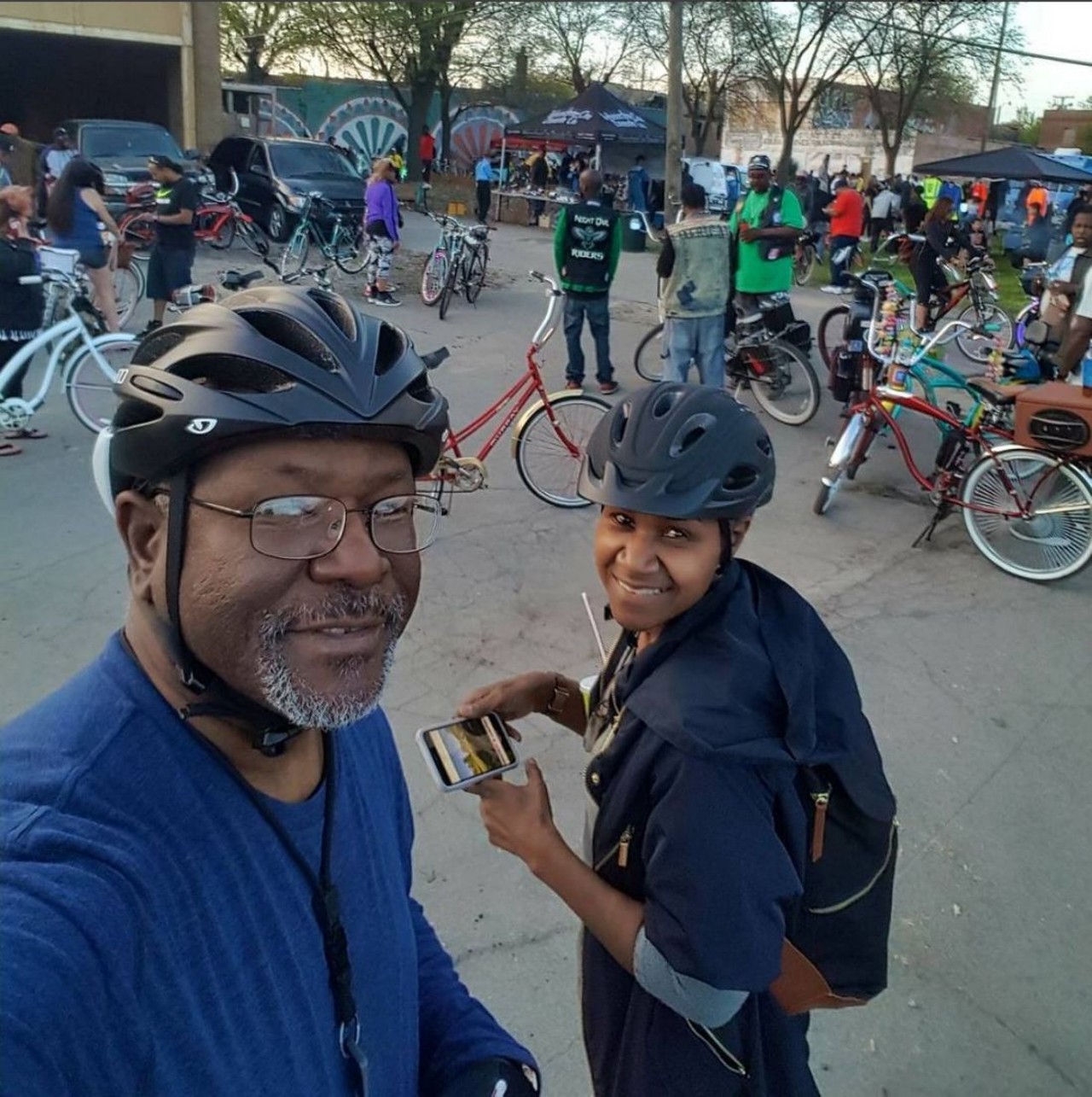 Slow Roll 
Every Monday night in the warmer months, the streets fill with thousands of locals who careen through the city on two wheels. A Slow Roll selfie proves you're not afraid to explore the city, but you'd rather do it with an army of fellow cyclists.
Photo via Instagram, rexfordimages 