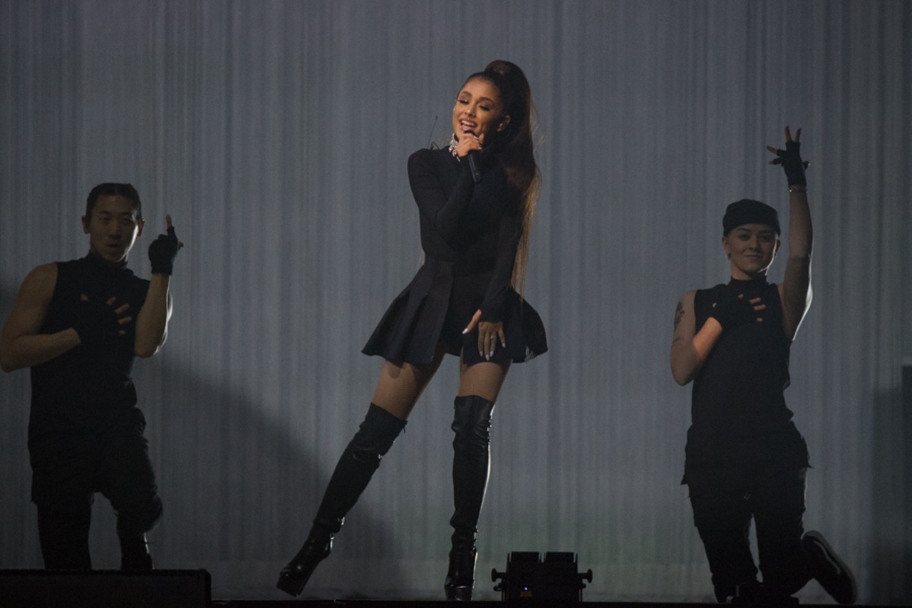 20 dangerous photos of Ariana Grande @ the Palace