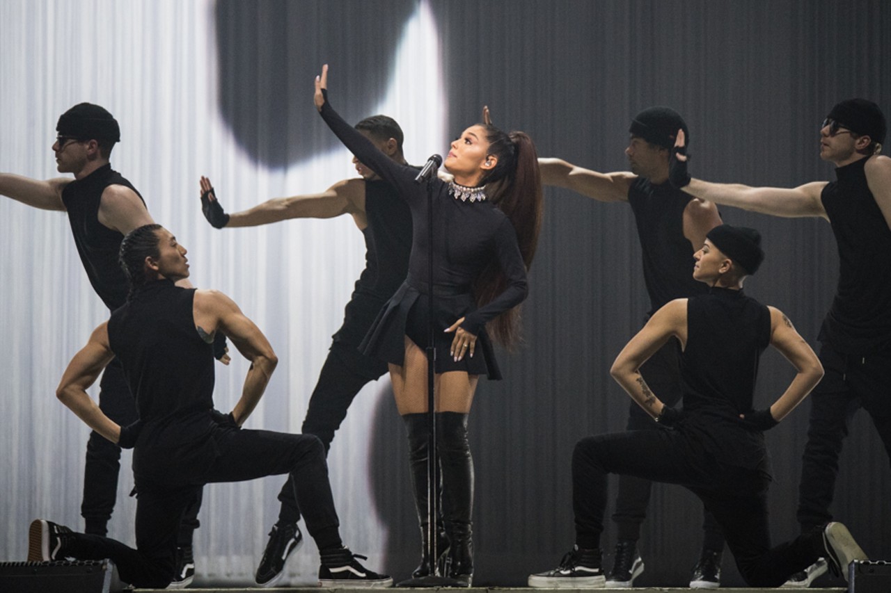 20 dangerous photos of Ariana Grande @ the Palace