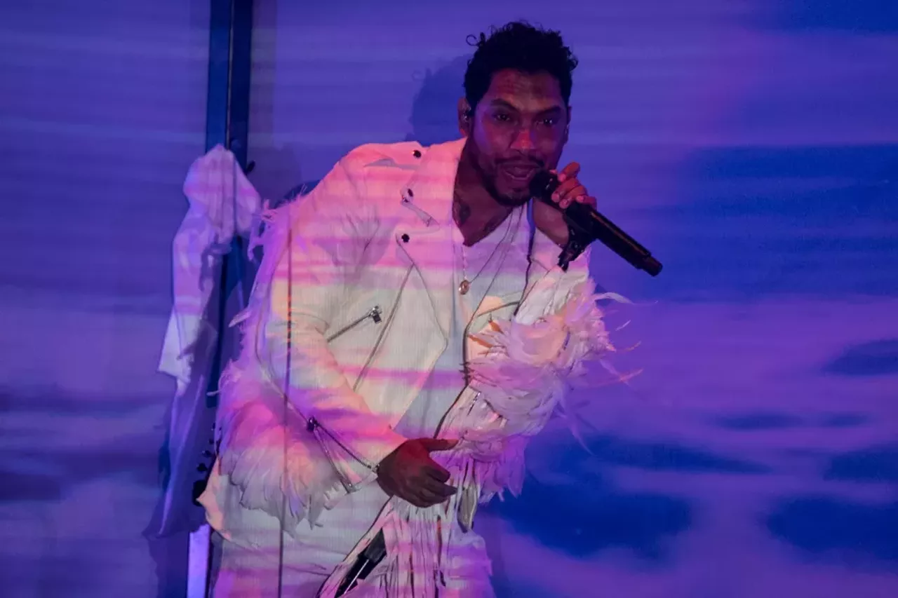 Miguel performs at the Palace of Auburn Hills on The Nostalgic For The Present Tour. 10-15-16