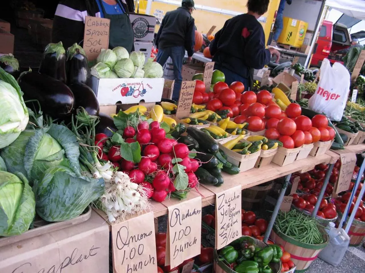 Mount Clemens Farmers Market Saturdays, 7 a.m.-1 p.m. May 6-Nov. 18; 141 N. River Rd., Mount Clemens; mountclemensfarmersmarket.com Staples at the Mount Clemens Farmers Market include items like corn, flowers, pumpkins, okra, and raw honey in the comb. The market is open every Saturday starting in early May.