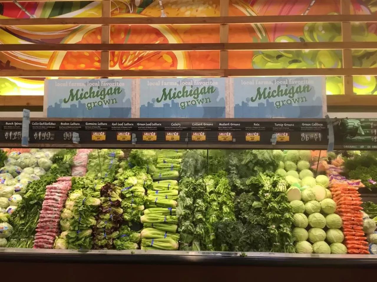  Fresh Thyme Farmers Market Troy, Grand Rapids, East Lansing, Northville, Rochester Hills, MI This neighborhood market offers produce such as natural meat without hormones, seafood, bread from local bakeries, gluten free and dairy free options. All produce is healthy, fresh and organic straight from farmers. The market&#146;s simple structure makes the store easy to navigate. The market is open daily 7 am-10pm. Photo via Facebook: Fresh Thyme Farmers Market Rochester Hills