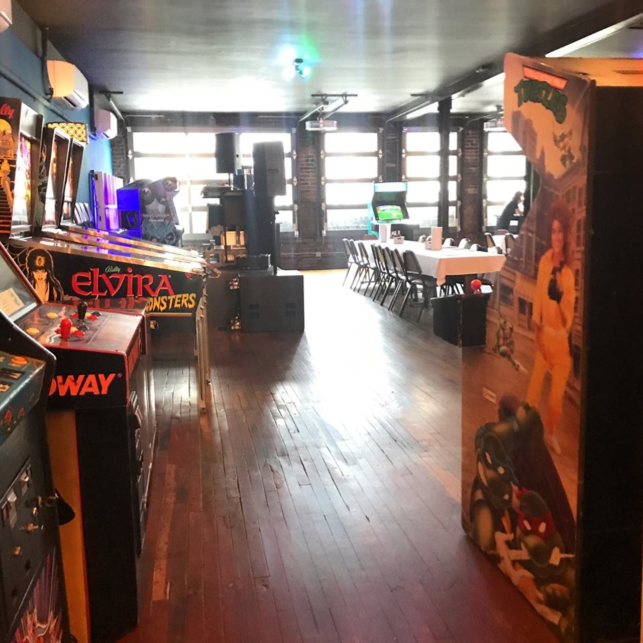 Pop+Offworld
128 Cadillac Square, Detroit; 313-961-9249
Another way to have fun without totally assaulting your bank account, is to visit Pop + Offworld. This arcade features a full bar, live entertainment, and New York-style pizza.
Photo via Facebook