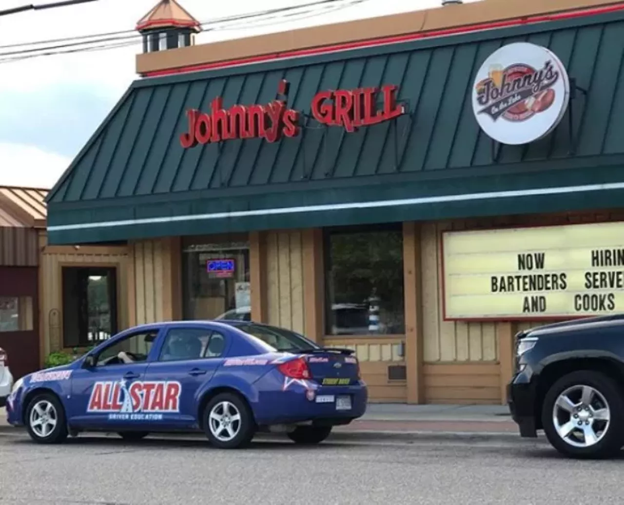 Johnny&#146;s on the Lake Grill and Bar 146 High St., Belleville If you&#146;re boating on Belleville Lake, stop in at Johnny&#146;s and order one of their signature pizzas or sultry cocktails. Enjoy boatside food and beverage service while you indulge in a &#147;Peach-Tini&#148; or &#147;Sex with the Captain.&#148; Photo by @brentbyington