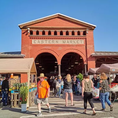 Stroll through Eastern Market easternmarket.org Autumn is harvest time, which means Eastern Market is a must-visit in the fall for fresh seasonal produce and pumpkins, plus fall flowers and locally made goods. 