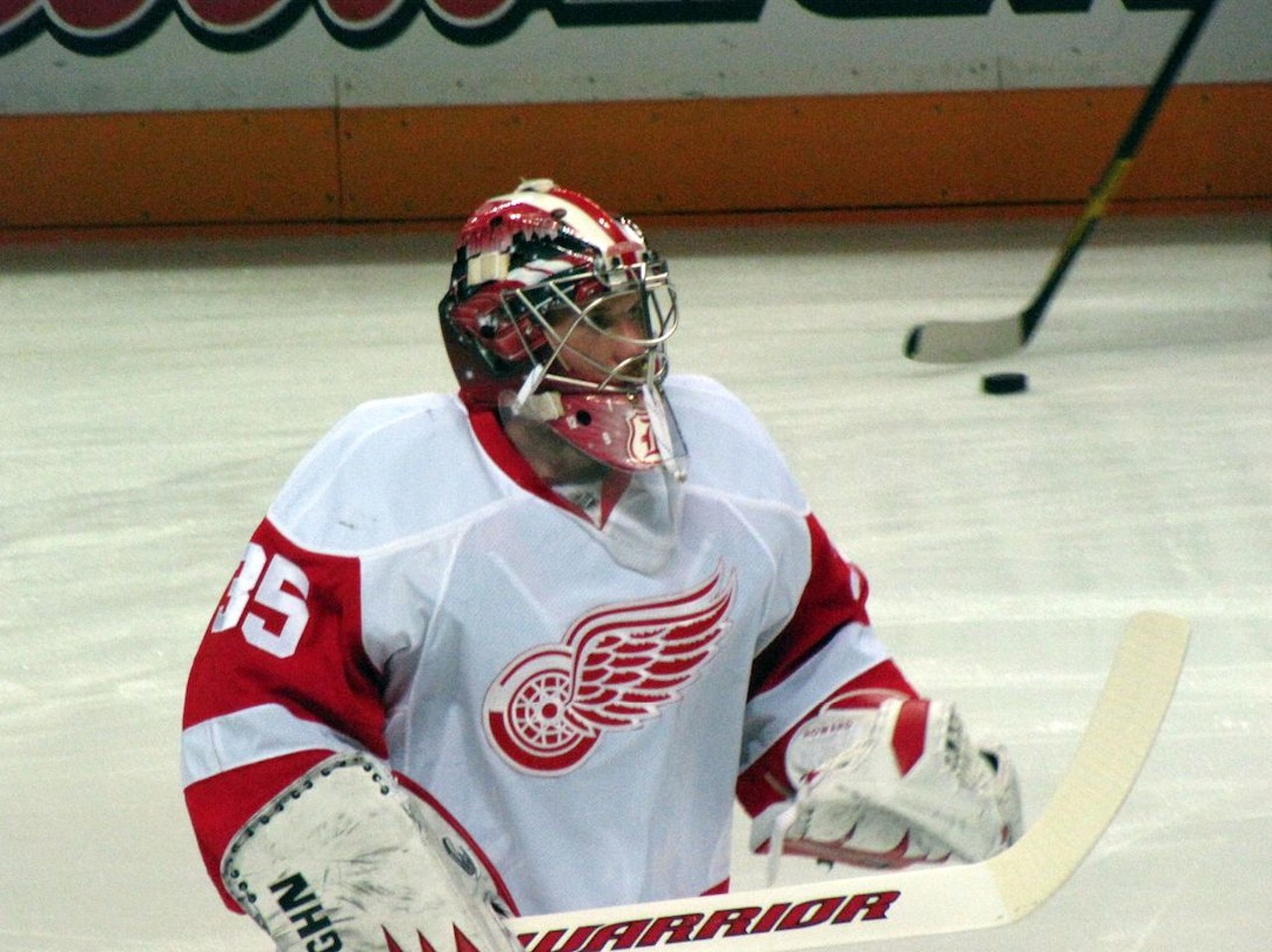 Jimmy Howard | Goalie DILF 
When he&#146;s not stopping pucks, the Detroit Red Wings&#146; goalie is stopping hearts. As the goalie for the Red Wings and an all-around NHL All-Star, Jimmy knows what it takes to save the day. He was voted Rookie of the Year in 2010, and one year later his first son was born. He frequently brings his three boys to his hockey games. 
Photo via  Dinur / Flickr Creative Commons 