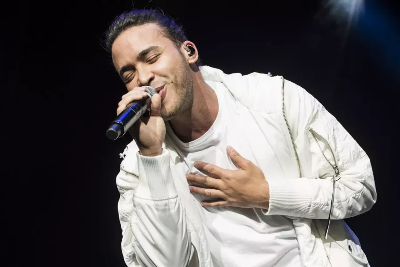 Image: 20 photos from Pitbull and Prince Royce @ DTE that are hot, hot, hot