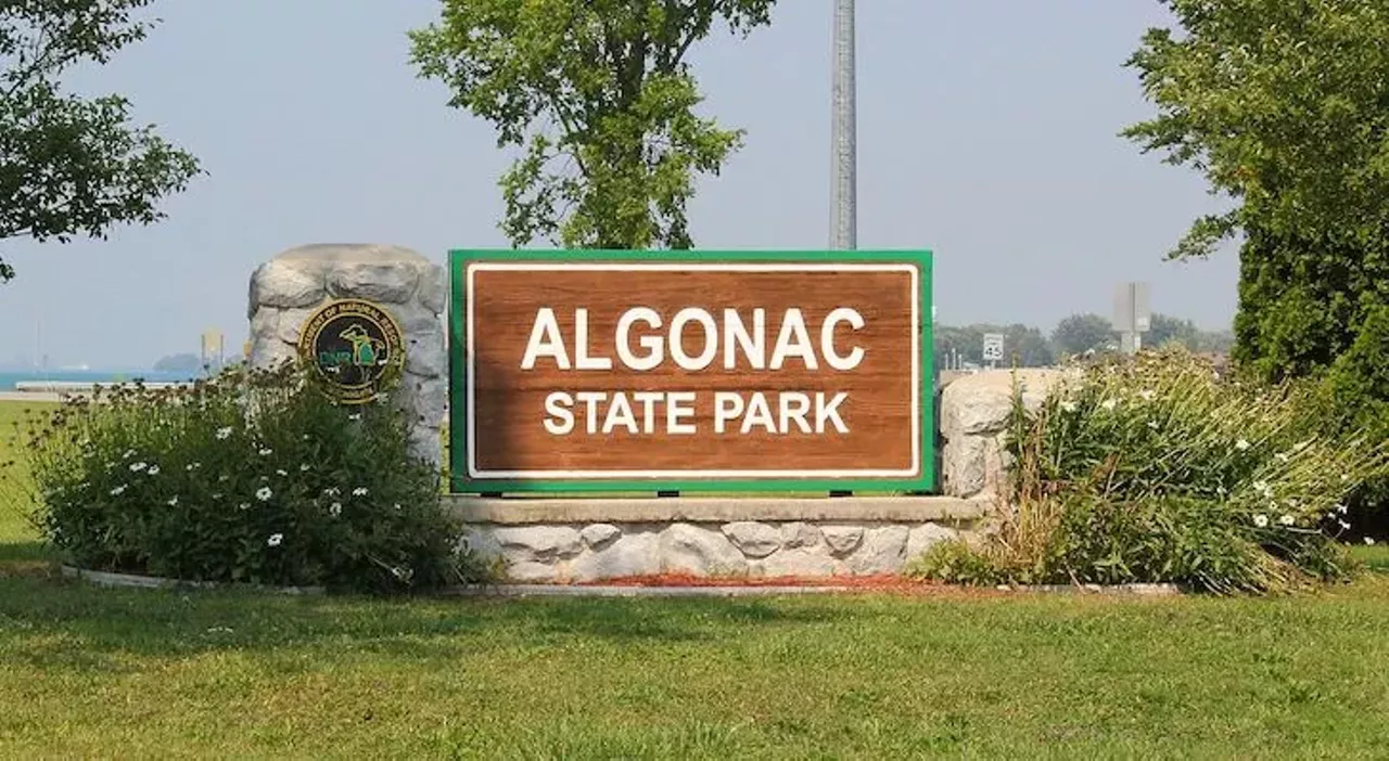 Algonac State Park 8732 River Rd., Marine City; 810-765-5605; dnr.state.mi.us With 1,500 acres and a half-mile of St. Clair River frontage, Algonac State Park offers easily accessible habitats.