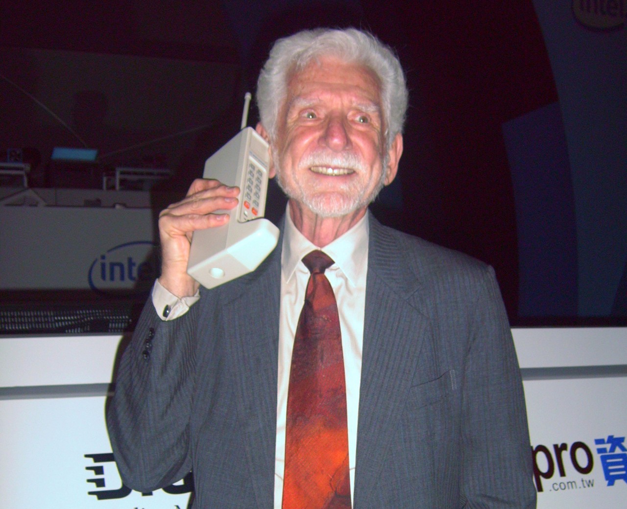 The first commercial wireless call was made.
The Motorola DynaTAC 8000X was approved by the FCC in September of 1983. The early mobile phones allowed for 30 minutes of talk time and took about 10 hours to charge.