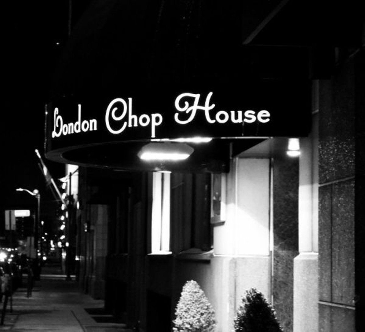 London Chop House
155 W Congress St, Detroit; 313-962-0277
This restaurant&#146;s mission has been to provide a fine dining experience to its customers since 1938. After returning to the basement of the Murphy-Telegraph building, London Chop House shows itself as a major throwback to an era of rich design with their oak bar and polished red leather banquettes. This place is a bit pricey, but it&#146;s worth it; so on your next date night take bae here, and have their crab bisque, lamb chops with ratatouille, or the bone in rib-eye steak and show just how classy you are.
Photo via IG user @jasperhousini