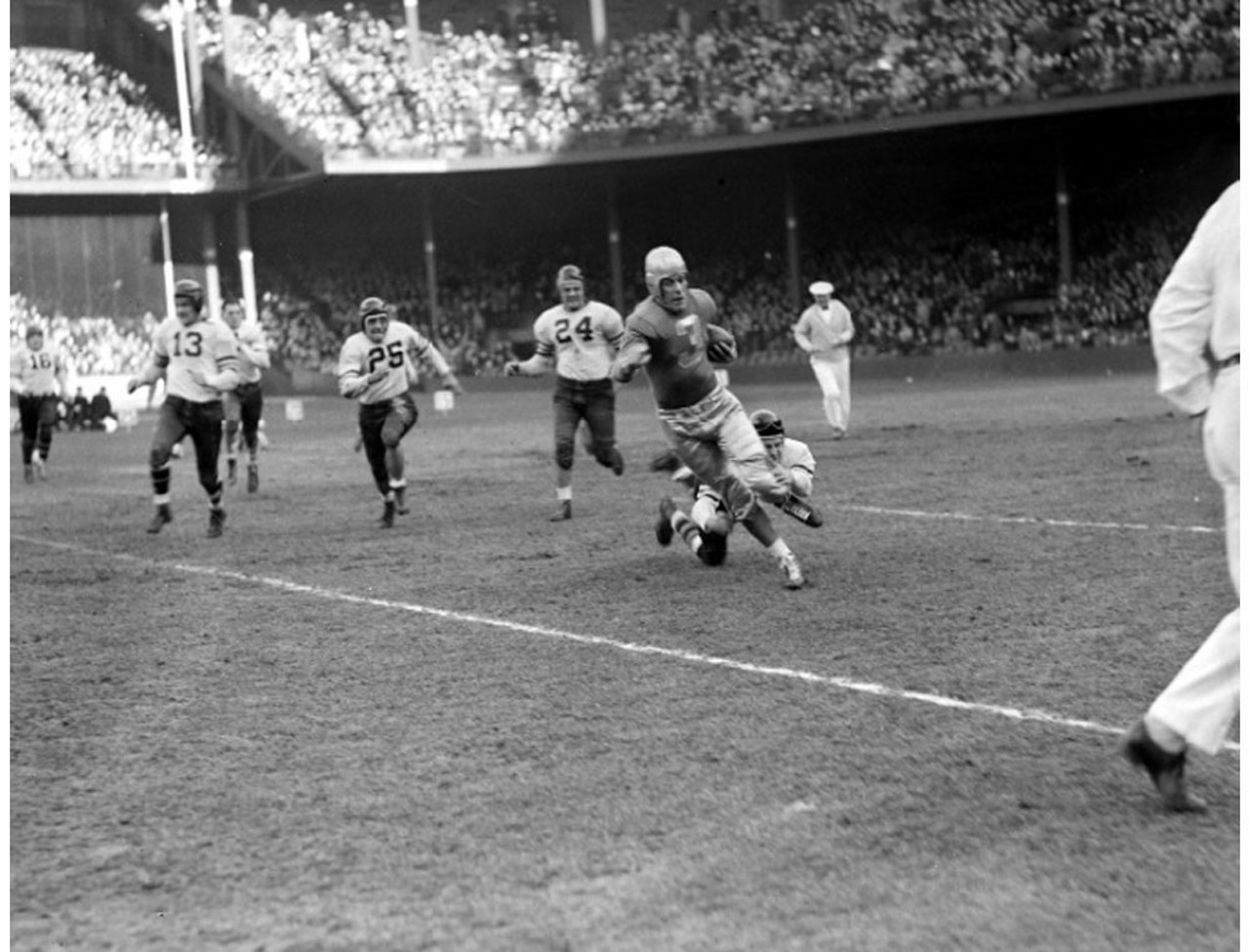 Another shot from the 1939 game against the Chicago Bears.