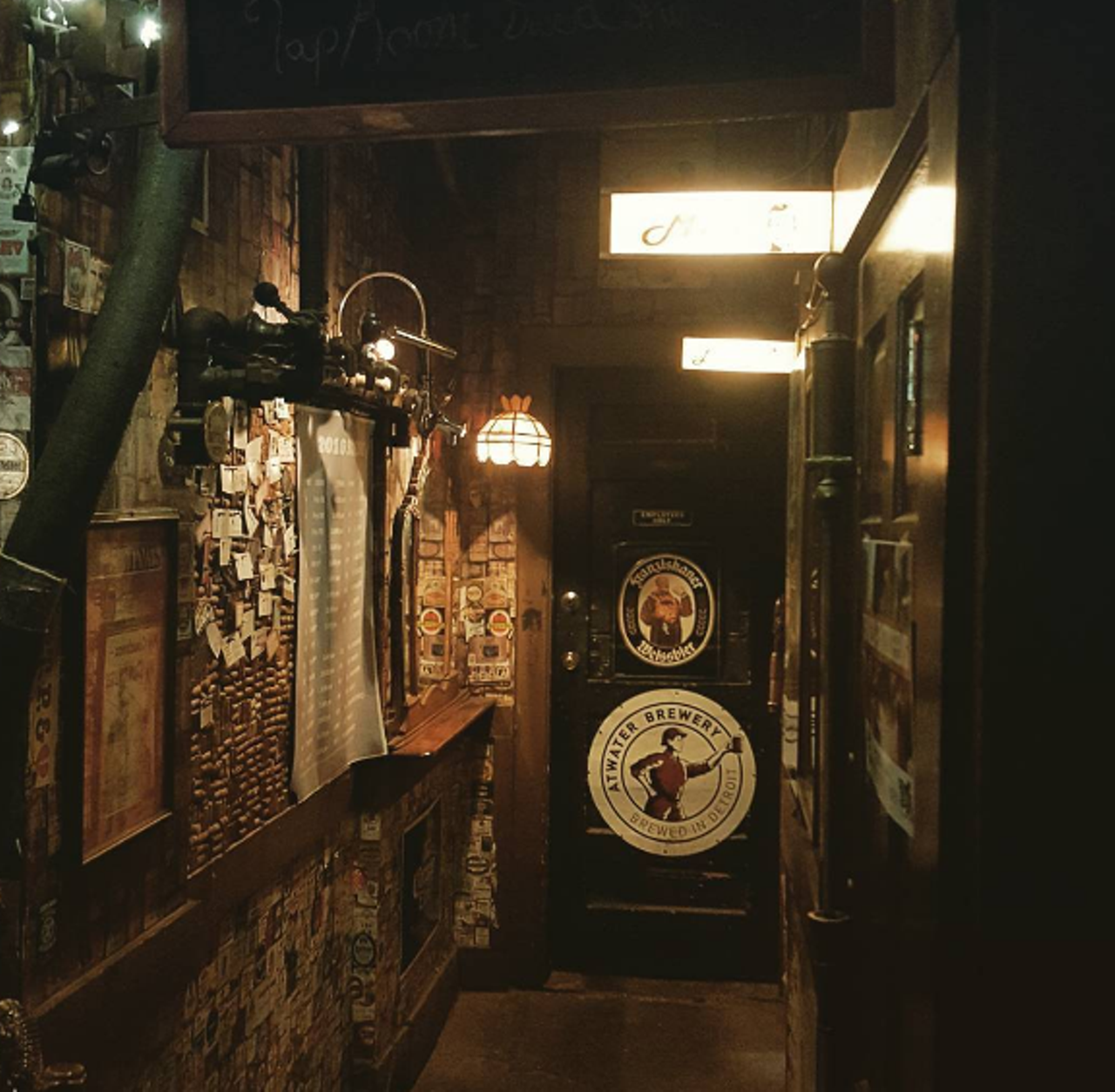 Ye Olde Tap Room, 14915 Charlevoix St., Detroit
Photo via IG @rawbasher