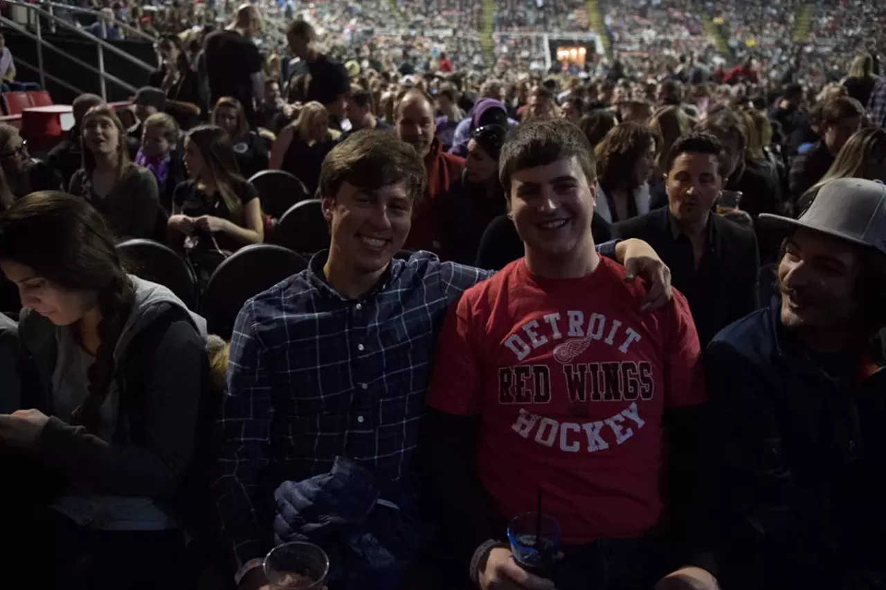Image: 25 badass photos of Red Hot Chili Peppers @ Joe Louis Arena