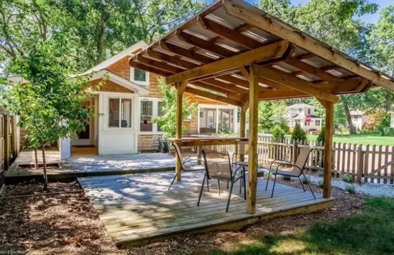 Pear Tree Cottage (Spring Lake) 4 guests, 2 bedrooms, 2 bath $131 per night This cozy cabin in beautiful Spring Lake manages to feel luxurious despite its 1000-square-foot layout.&nbsp; Photo via Airbnb