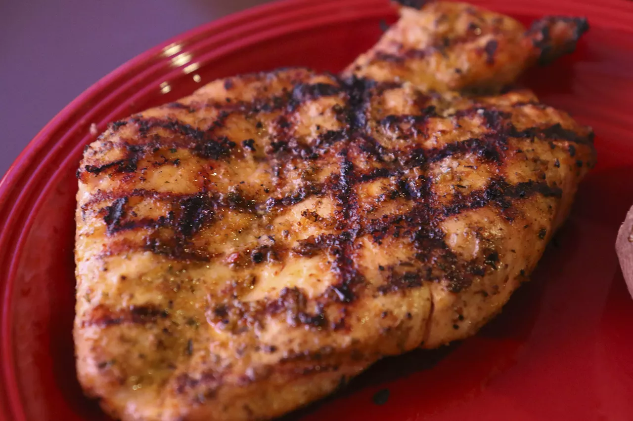 Image: 25 mouthwatering photos from Baker Streetcar Bar&#146;s Alley Cow Grille