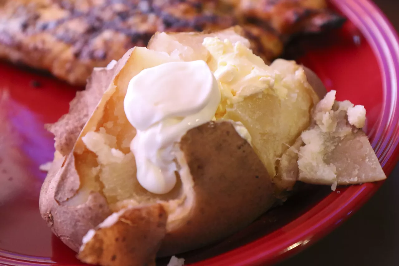 Image: 25 mouthwatering photos from Baker Streetcar Bar&#146;s Alley Cow Grille