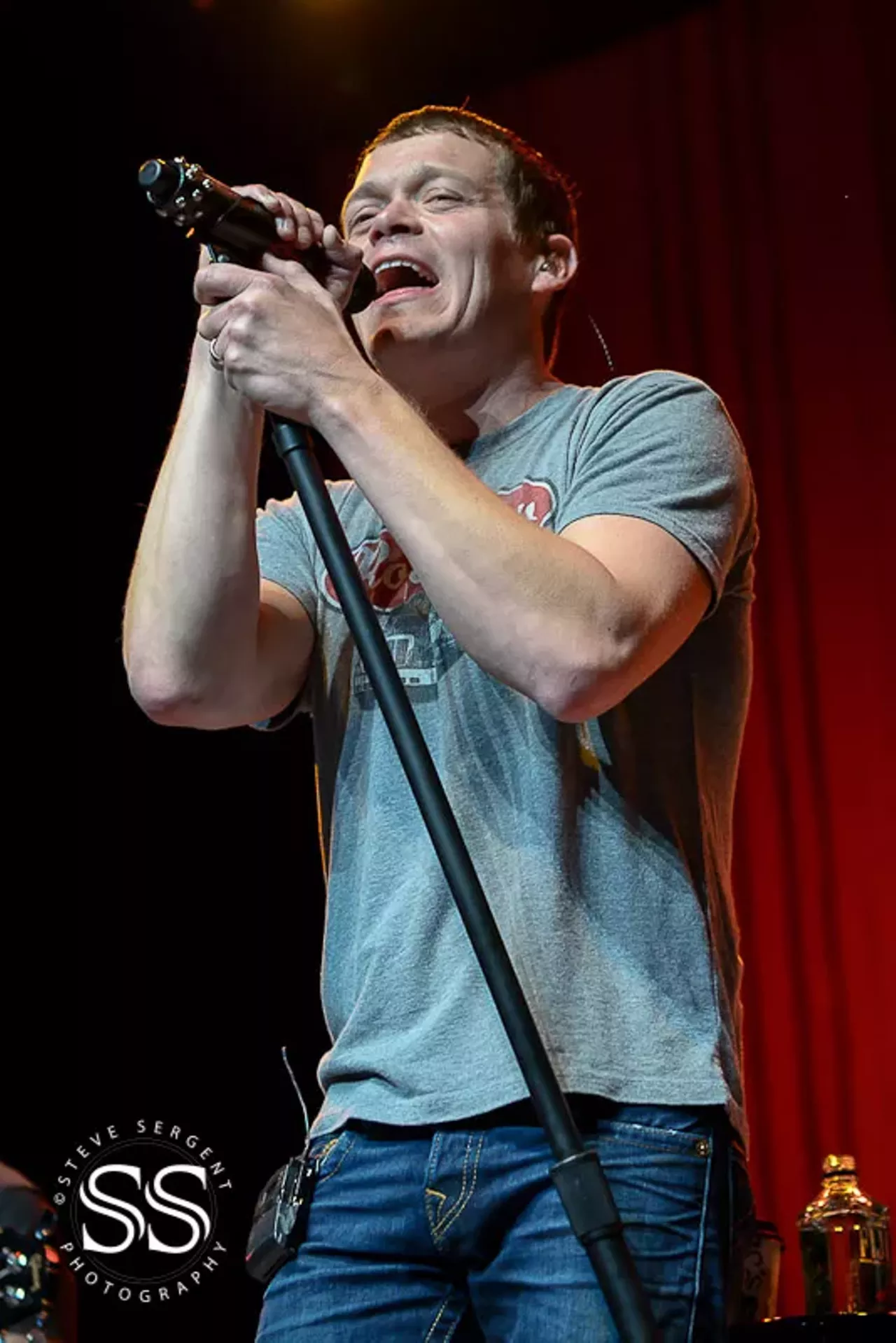Image: 26 photos from 3 Doors Down's acoustic set at MotorCity Casinos Sound Board
