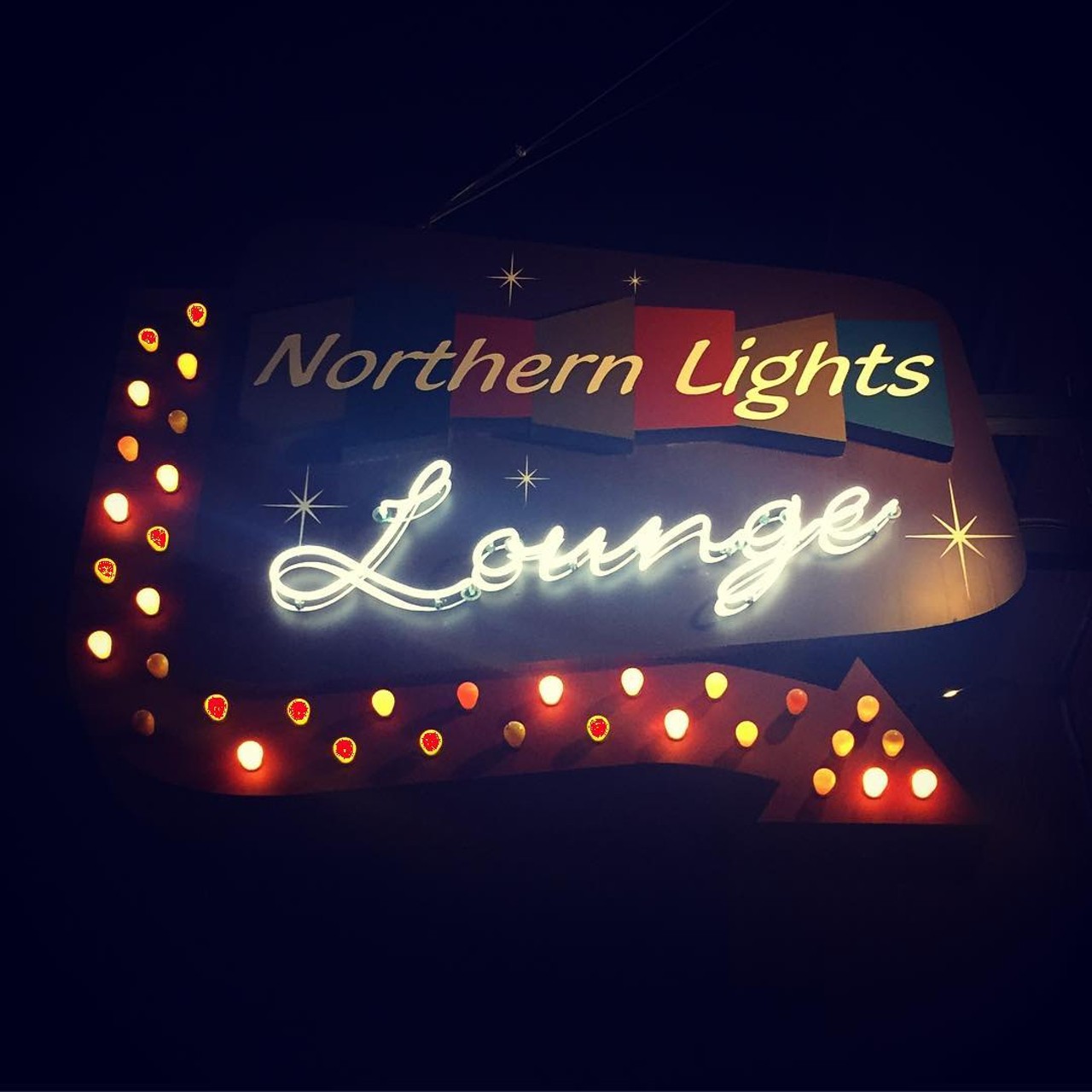 Northern Lights Lounge
660 W Baltimore St, Detroit
(313)-873-1739
With a great happy hour ($2 domestic bottles!) and an awesome outdoor patio, escape the annoying people you went to high school with at this cute little bar.
Photo via IG user @daizylibra
