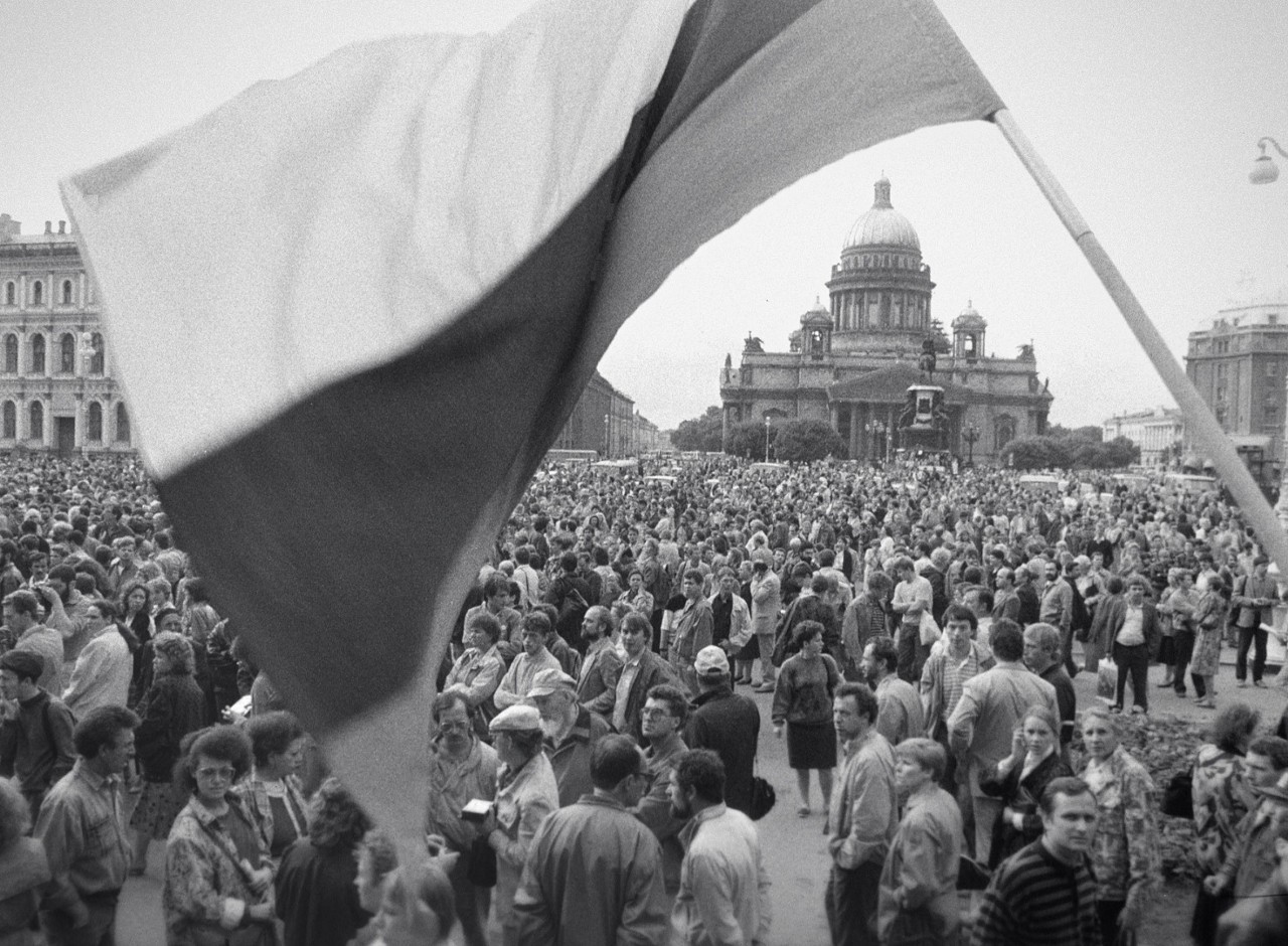 The Event
(Sergei Loznitsa, 2015, 74 min)
The Event is constructed from black-and-white 35mm footage shot by eight independent documentary filmmakers in St. Petersburg in August, 1991 when a failed coup d&#146;&eacute;tat attempt led by a group of hard-core communists.
Showing Sunday, March 20 3:00pm