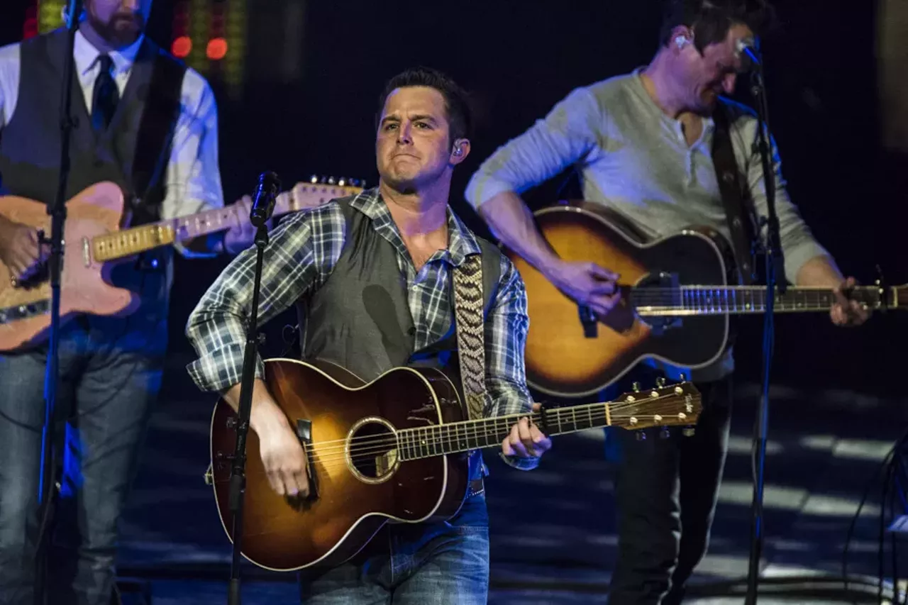 Image: 30 photos of Carrie Underwood singing her heart out at The Palace