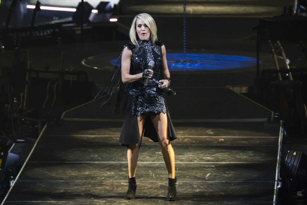 30 photos of Carrie Underwood singing her heart out at The Palace