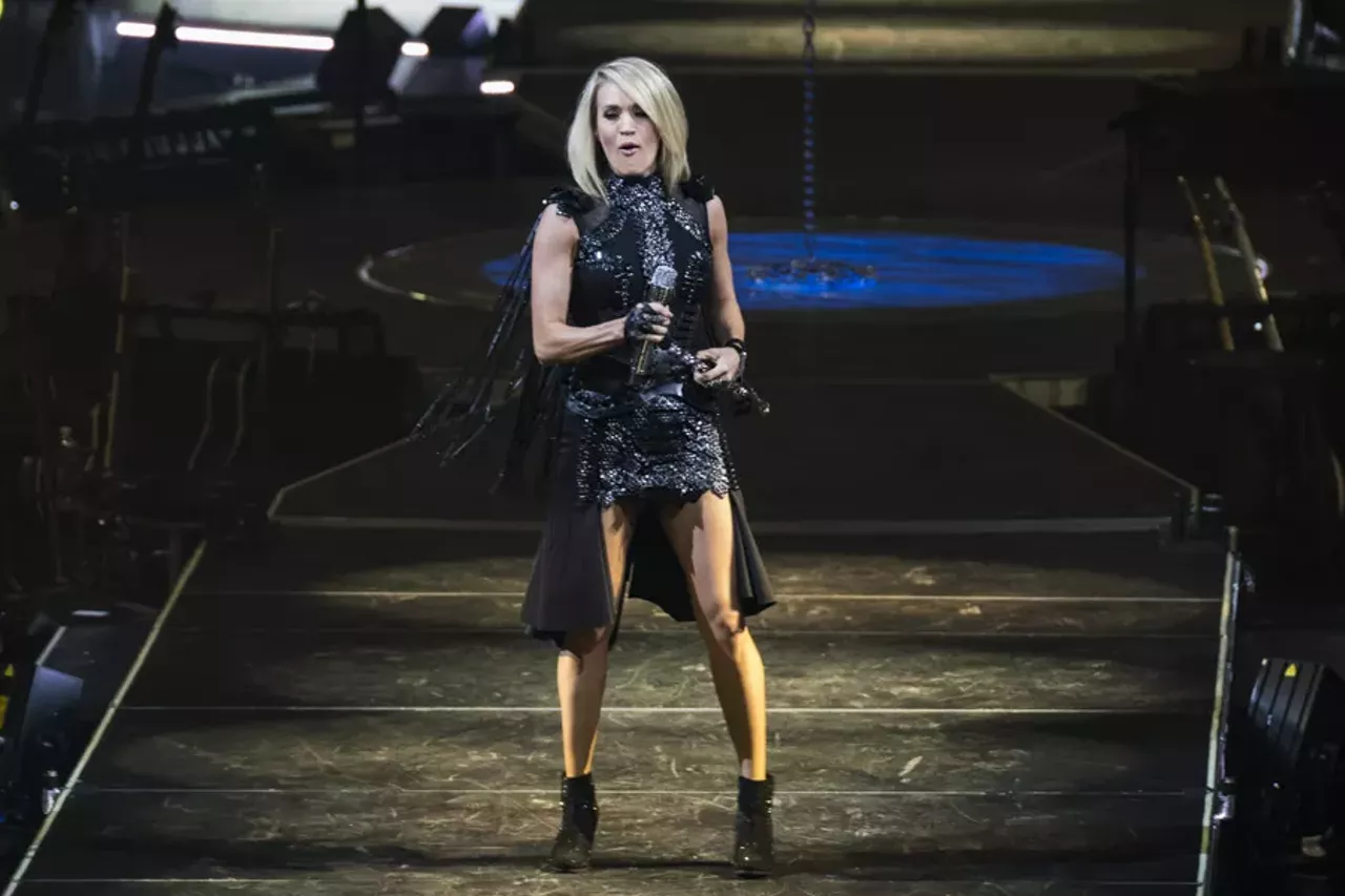 Image: 30 photos of Carrie Underwood singing her heart out at The Palace