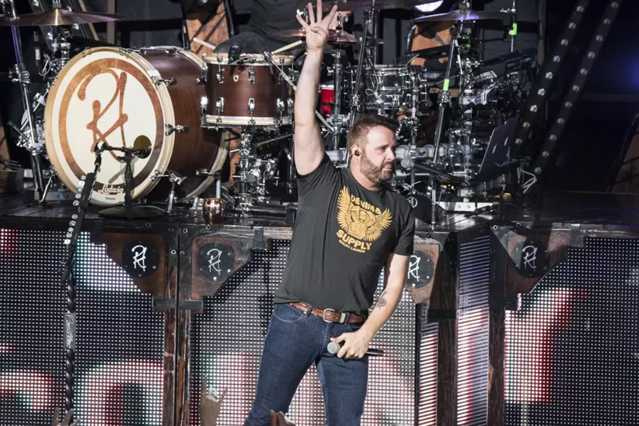 Image: 30 photos of Dierks Bentley performing at DTE Energy Music Theatre